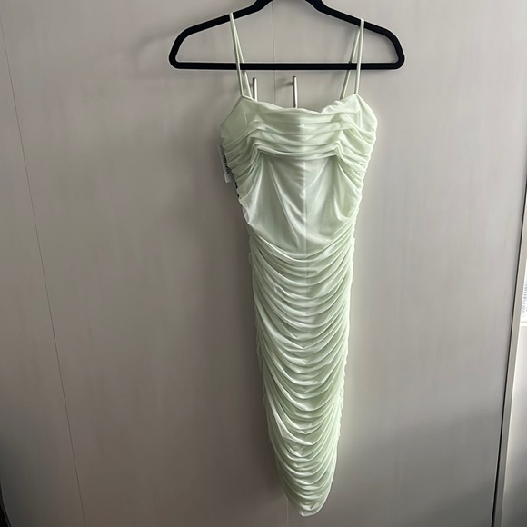 Aritzia, Brand new with tag Ten by Babaton ruched bodycon midi dress size 4 - Picture 3 of 9